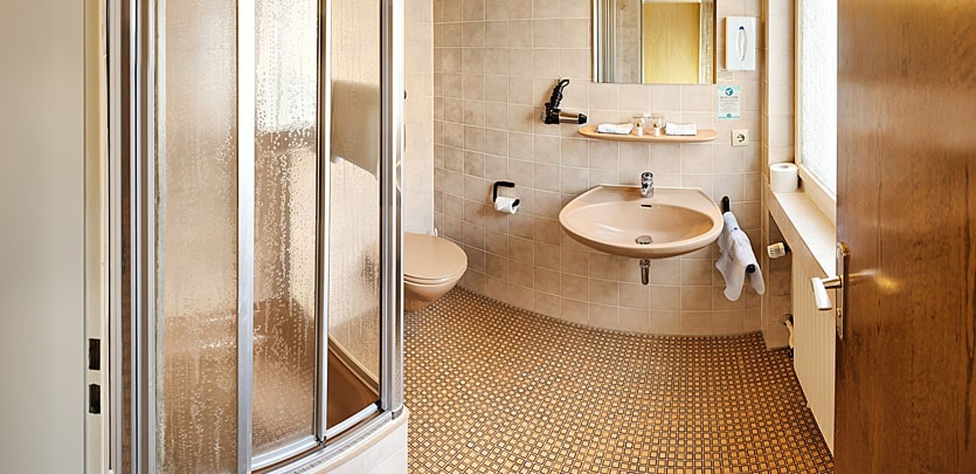 Double room with shower, WC, WLAN, SAT-TV in Stuttgart Zuffenhausen
