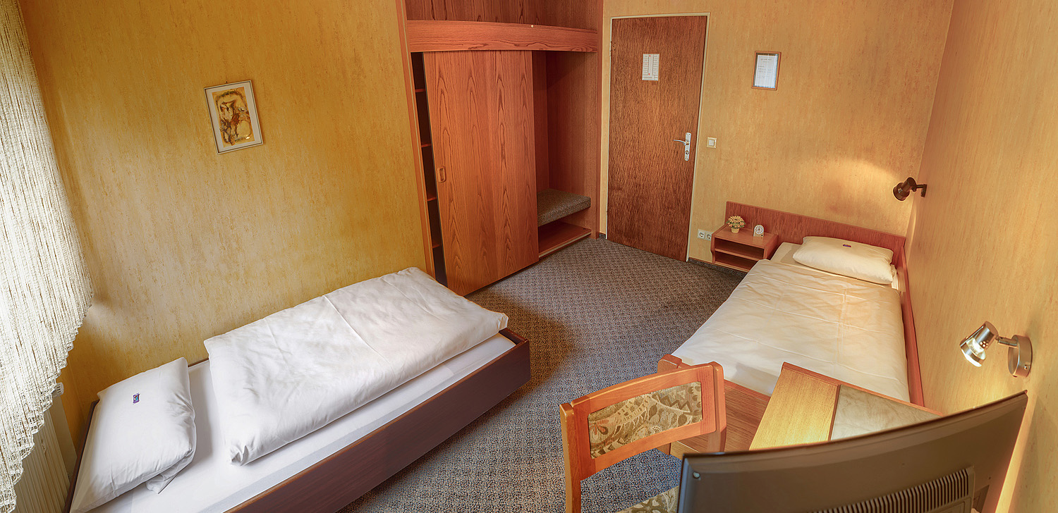 Komfortables Doppelzimmer mit Dusche / WC in Stuttgart Zuffenhausen