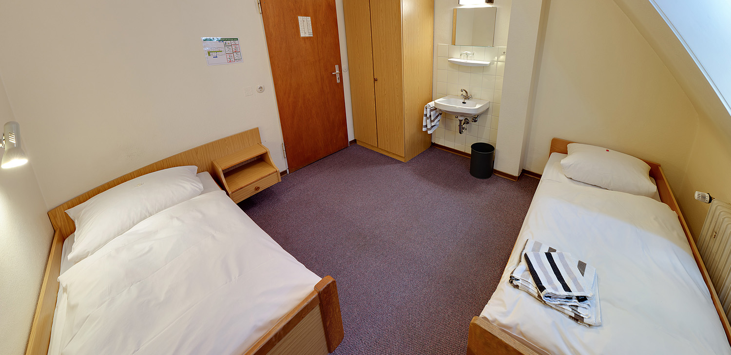 Günstiges Zweibettzimmer, Monteurzimmer mit Etagendusche in Stuttgart Zuffenhausen