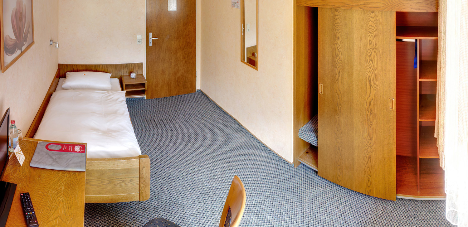 Preiswertes Einzelzimmer mit Dusche / WC in Stuttgart Zuffenhausen