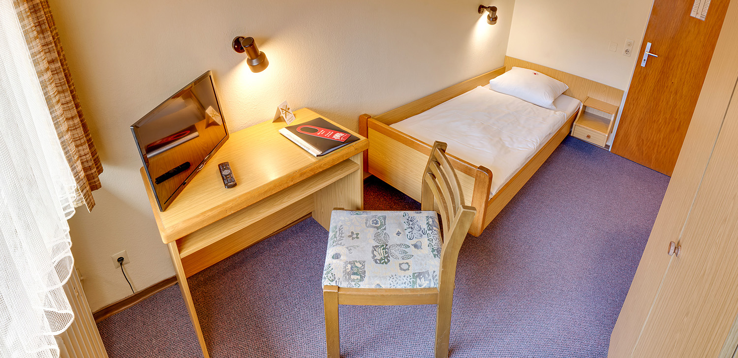 Günstiges Einzelzimmer / Monteurzimmer mit Etagendusche in Stuttgart Zuffenhausen